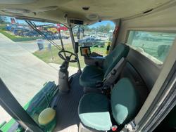 2017 John Deere S680 Combine & 640D Draper Front