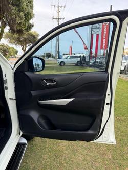 2020 Nissan Navara ST-X