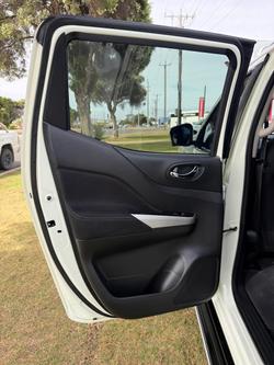 2020 Nissan Navara ST-X