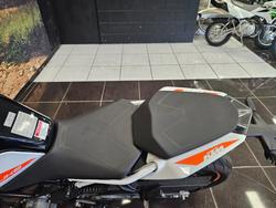2022 Ktm 390 DUKE WHITE