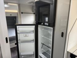 2025 JB Caravans Scorpion Sting Air 23'6 Rd Club