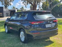 2022 Mitsubishi Outlander ES