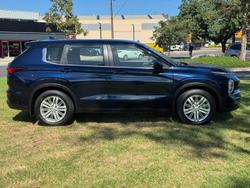 2022 Mitsubishi Outlander ES