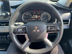 2022 Mitsubishi Outlander ES