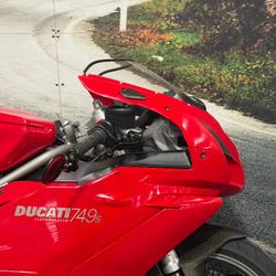 2004 DUCATI 749 Red