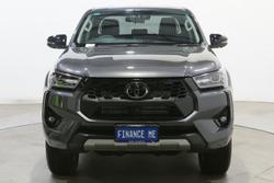2025 Toyota Hilux SR5 48V