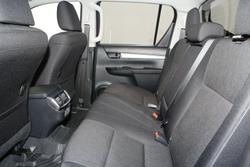 2025 Toyota Hilux SR5 48V