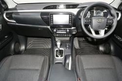 2025 Toyota Hilux SR5 48V