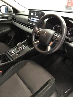 2022 Mitsubishi Outlander ES