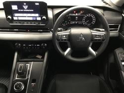 2022 Mitsubishi Outlander ES