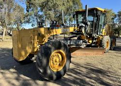 John Deere 670D Grader