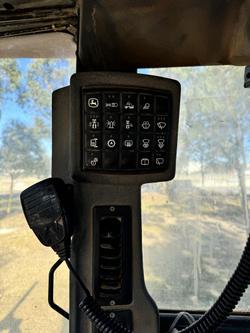 John Deere 670D Grader