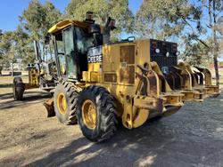 John Deere 670D Grader