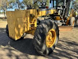 John Deere 670D Grader