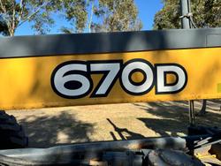 John Deere 670D Grader