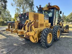 John Deere 670D Grader