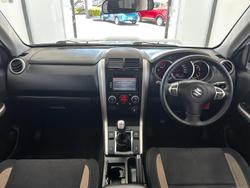 2015 Suzuki Grand Vitara Navigator JB White Pearl