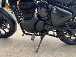 2025 Royal Enfield (see Also Enfiel CLASSIC 350 HALCYON STEALTH BLACK