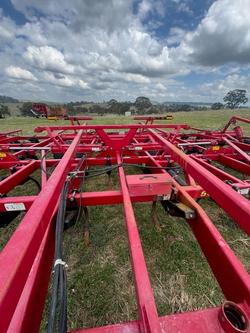 0 SUNFLOWER 5035 30ft Harrow Red