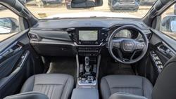 2025 Isuzu MU-X LS-T