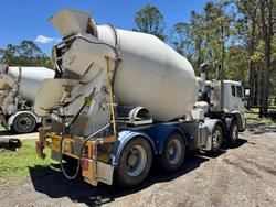 2014 Iveco Acco 2350G 320