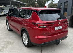 2022 Mitsubishi Outlander ES