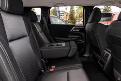 2025 Mitsubishi Outlander ES