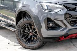 2025 Isuzu D-MAX BLADE