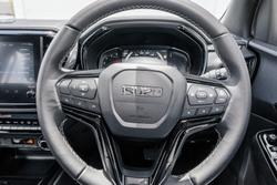 2025 Isuzu D-MAX BLADE