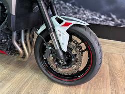 2022 Kawasaki Z900 SUPERNAKED (ZR900) WHITE