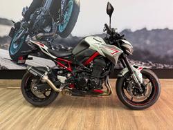 2022 Kawasaki Z900 SUPERNAKED (ZR900) WHITE