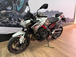 2022 Kawasaki Z900 SUPERNAKED (ZR900) WHITE