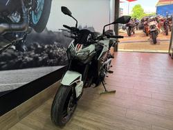 2022 Kawasaki Z900 SUPERNAKED (ZR900) WHITE