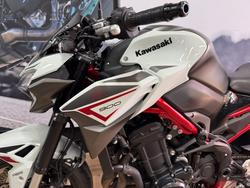 2022 Kawasaki Z900 SUPERNAKED (ZR900) WHITE