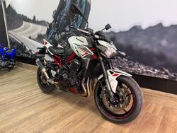 2022 Kawasaki Z900 SUPERNAKED (ZR900) WHITE