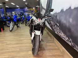 2022 Kawasaki Z900 SUPERNAKED (ZR900) WHITE