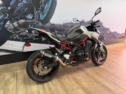 2022 Kawasaki Z900 SUPERNAKED (ZR900) WHITE