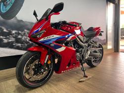 2025 Honda CBR650R RED