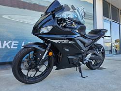 2024 Yamaha YZF-R3 Black