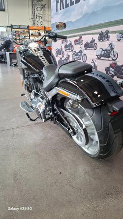 2025 Harley-davidson FLFB FAT BOY (117) Vivid Black
