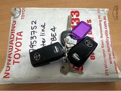 2017 Toyota Hilux Workmate TGN121R 4x2 Glacier White