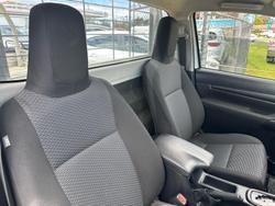 2017 Toyota Hilux Workmate TGN121R 4x2 Glacier White