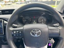 2017 Toyota Hilux Workmate TGN121R 4x2 Glacier White