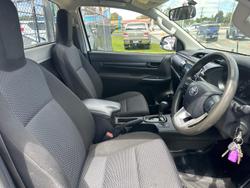 2017 Toyota Hilux Workmate TGN121R 4x2 Glacier White