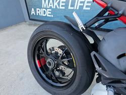2022 DUCATI PANIGALE V4 S Red