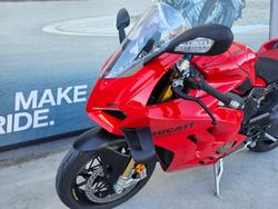 2022 DUCATI PANIGALE V4 S Red
