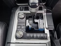 2018 Toyota Landcruiser VX VDJ200R 4X4 Dual Range Glacier White
