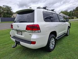 2018 Toyota Landcruiser VX VDJ200R 4X4 Dual Range Glacier White