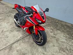 2017 Honda CBR1000RR (FIREBLADE) Red
