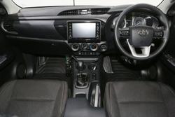 2025 Toyota Hilux SR